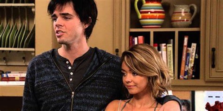 Dylan and Haley standing inside the Dunphy kitchen on Modern Family