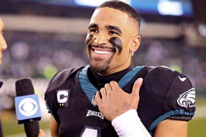 Eagles QB Jalen Hurts Earns His Master's Degree