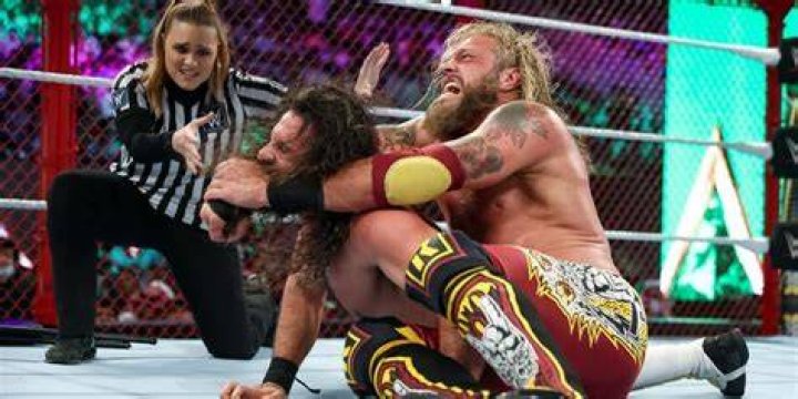 Edge v Seth Rollins Crown Jewel 2021 Cropped