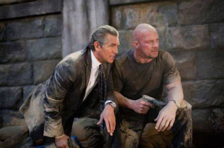 Eric Roberts Steve Austin (1)