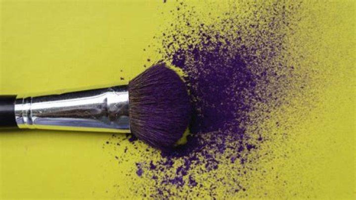 Everything You Need To Know About Blending Contrasting Colored Eyeshadow