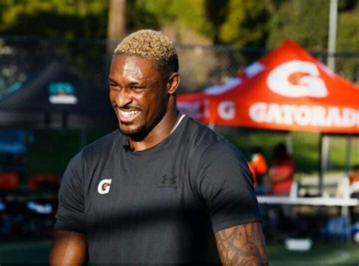 “F***** Around and Found Out” – 49ers Long Snapper Taybor Pepper Pulls the Uno
Reverse Card, Roasts DK Metcalf in Sign Language