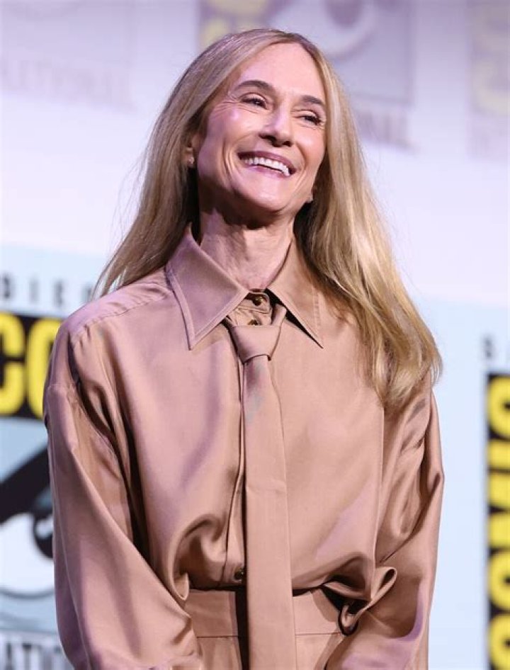 Fan Casting Holly Hunter as Elastigirl 