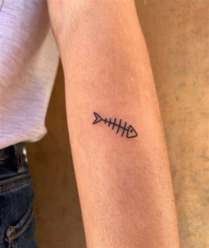 Fishbone tattoo } moskov.inka in 2021 Fish bone tattoo, Tattoos, Bone