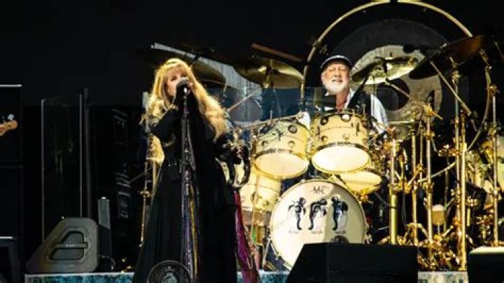 Fleetwood Mac performs Landslide 