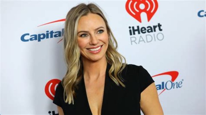 Former Bachelorette Clare Crawley smiling