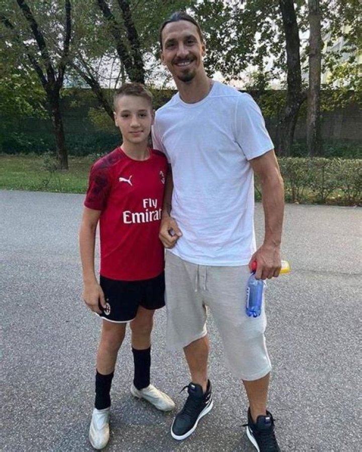 Francesco Camarda with AC Milan legend Zlatan Ibrahimovic. Photo: Daily Star. Francesco Camarda with AC Milan legend Zlatan Ibrahimovic. Photo: Daily Star.