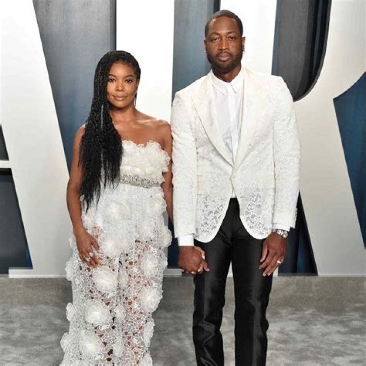 Gabrielle Union et Dwyane Wade marchent ensemble sur le tapis Crumpe