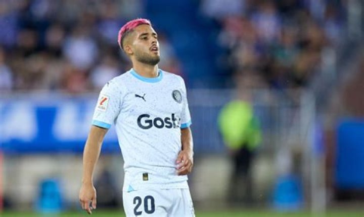 Gay Footballer Sparks A Forbidden Love Affair In The Locker Room