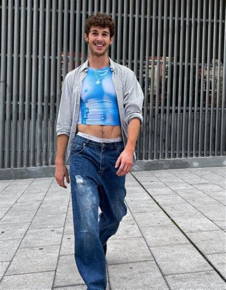 Gay, Mens Tops, Wattpad, T Shirt, Pins, Quick, Fashion, Hot Guys, Male Hair