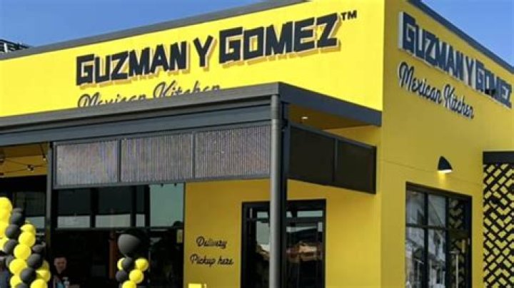 Gomez talks to a store clerk in The Addams Family 2019