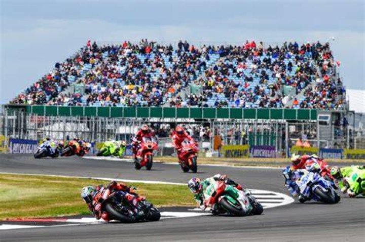 Good few MotoGP riders met their wifes & girlfriends on the track. Here