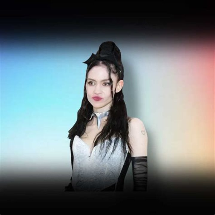 Grimes Net Worth 2022/2021, Age, Height, Weight, Bio, Career, Wiki