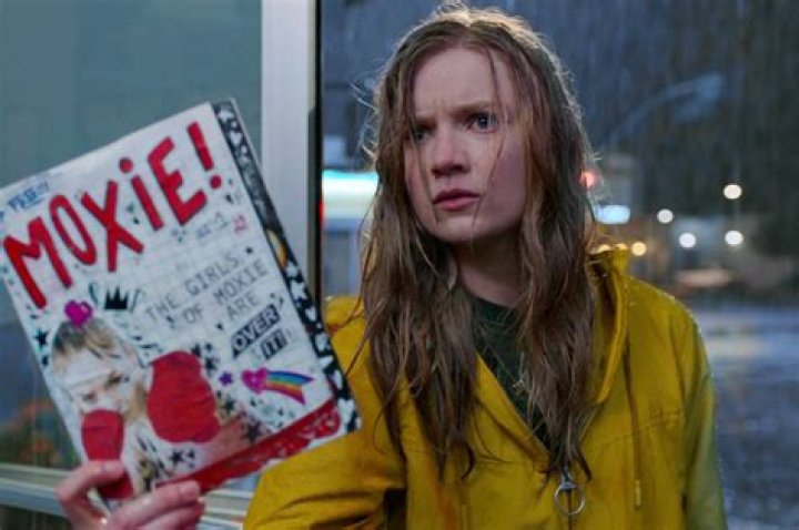 Hadley Robinson as Vivian Carter in Moxie on Netflix