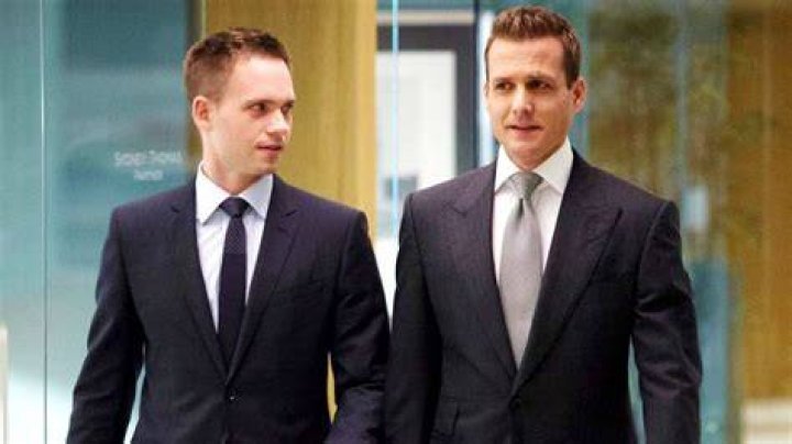Harvey and Mike walking the halls in Suits