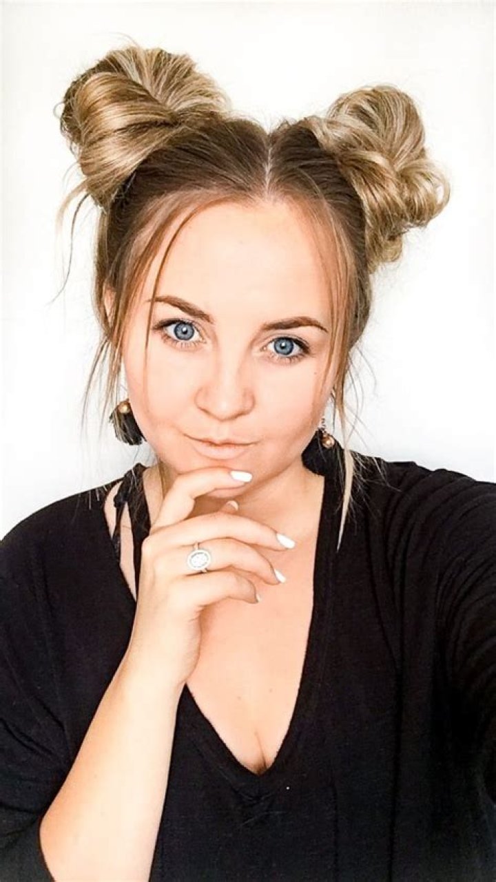 Here's The Fool-Proof Way To Do A Space Buns Hairstyle