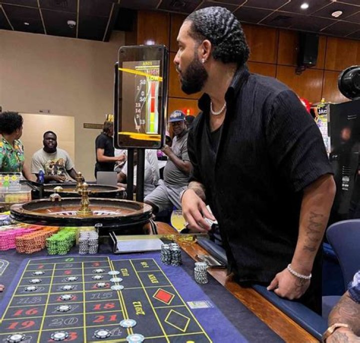 Here&rsquo;s The Latest On Drake And His Baby Mama Sophie Brussaux The Tropixs