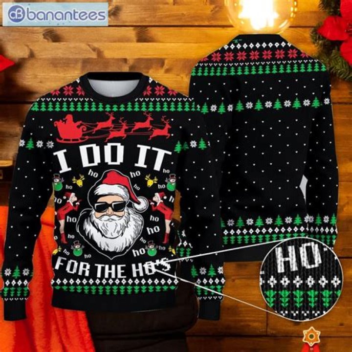“Hideous Christmas Sweater”: Hilarious Travis Kelce Destroys Brother Jason’s
Christmas Outfit