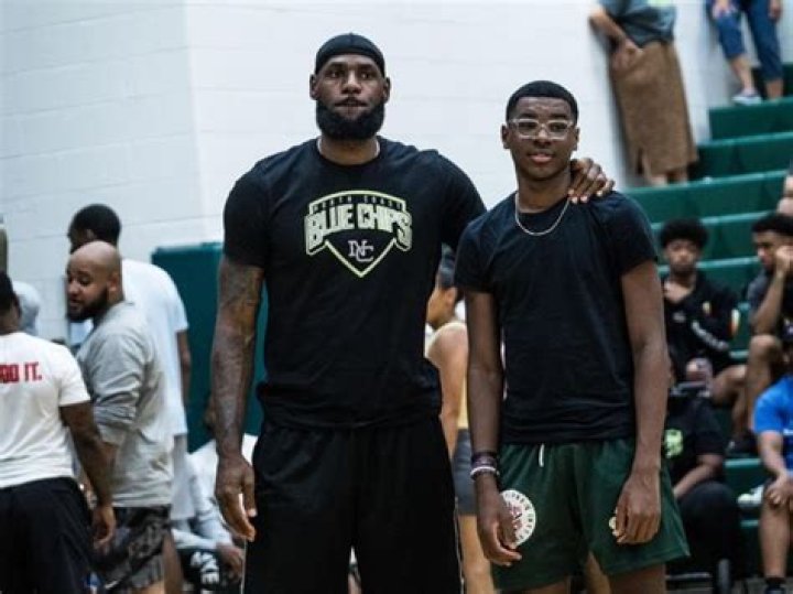 “How Intimidating”: Already Taller Than Stephen Curry, LeBron James’ 15 Year Old
Son Stuns Fans in Latest Photo