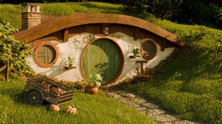 How Lord Of The Rings Made The Hobbits Look So Small (With Almost No CGI)