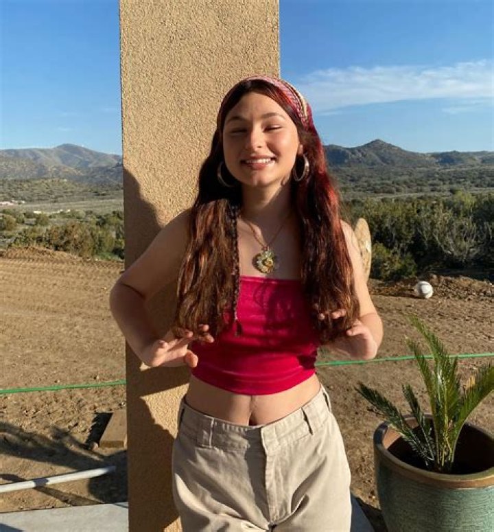 How Much Money Dez Machado Makes On YouTube Net Worth