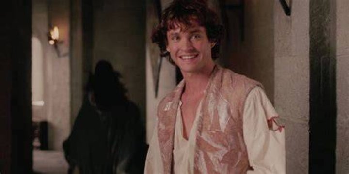 Hugh Dancy smiles in Ella Enchanted