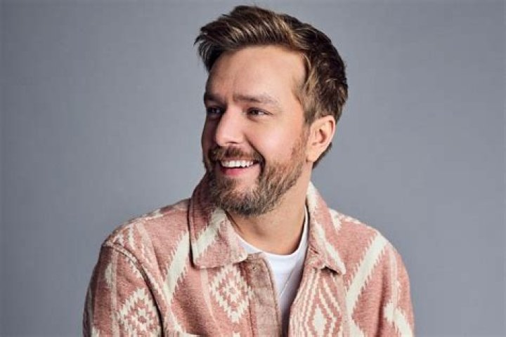 Iain Stirling biography