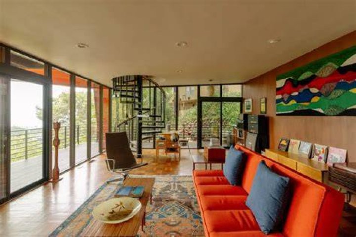 Inside Actress Robin Tunney&rsquo;s Midcentury Beverly Hills Home
