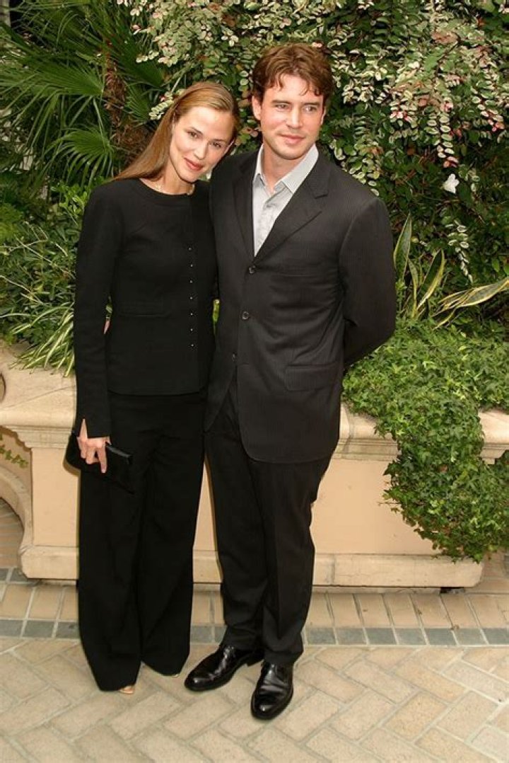 Inside Scott Foley And Jennifer Garner's Relationship After Their Divorce