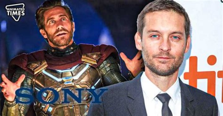 Jake Gyllenhaal as Tobey Maguire in Celebrities Look Alike 
