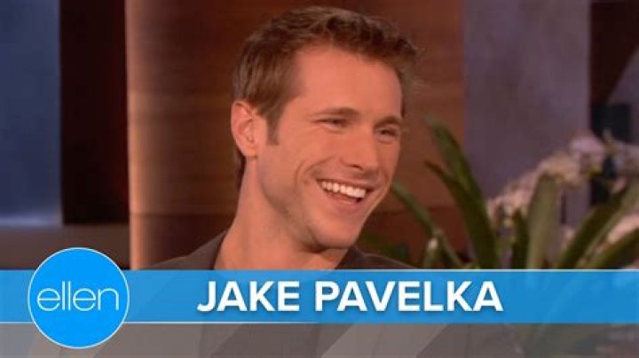 Jake Pavelka proposes to Vienna on The Bachelor season 10