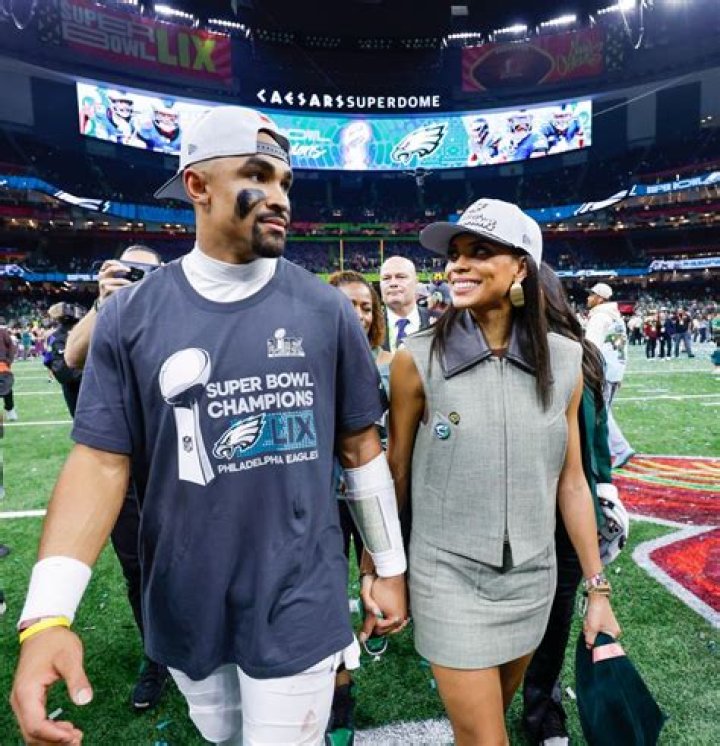 Jalen Hurts' Girlfriend Pregnant: Exploring The Relationship And Future