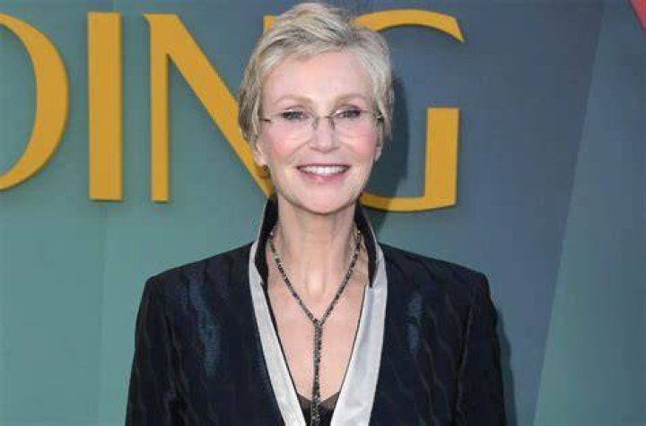 Jane Lynch net worth