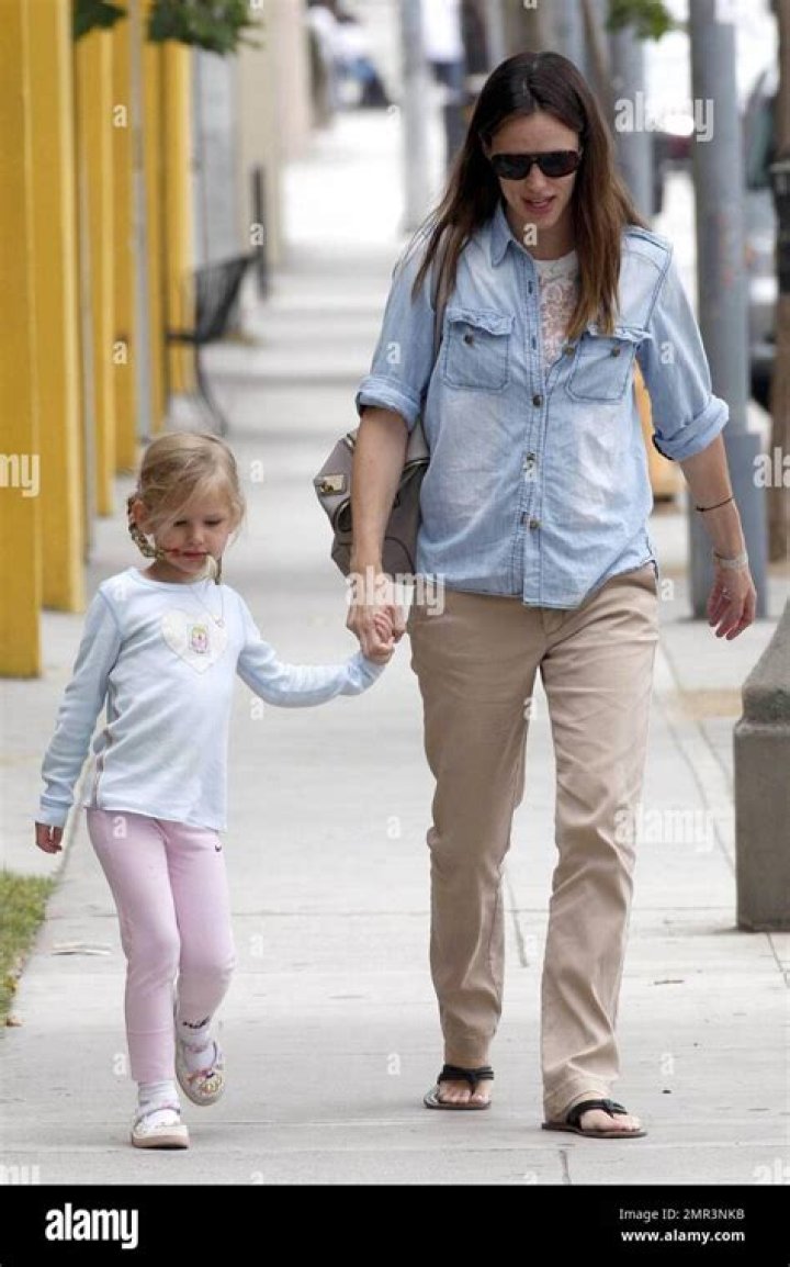 Jennifer Garner and Daughter Violet Go Book Shopping