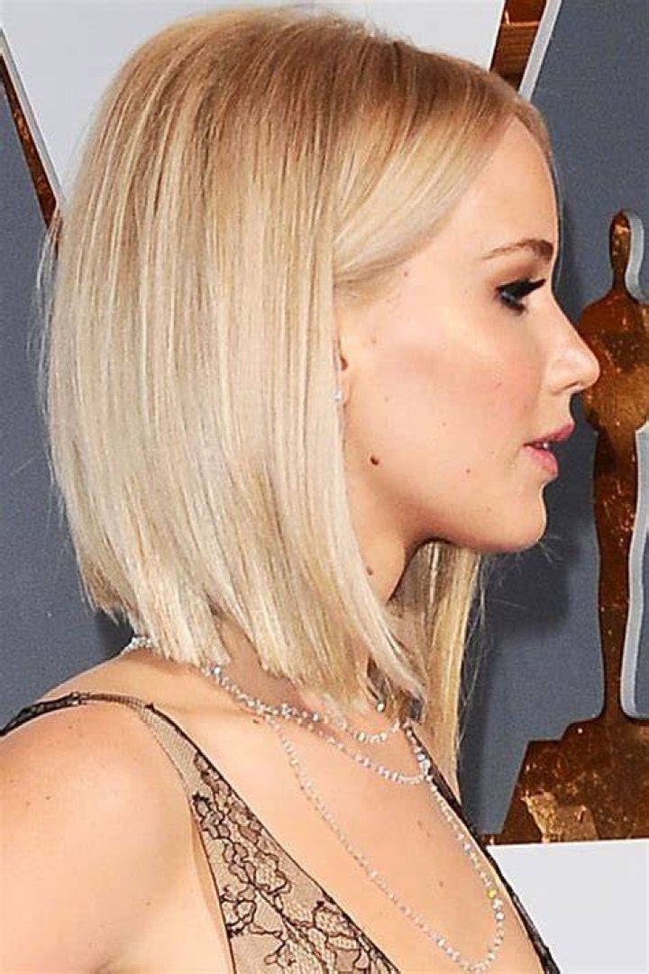 jennifer lawrence blonde layered bob