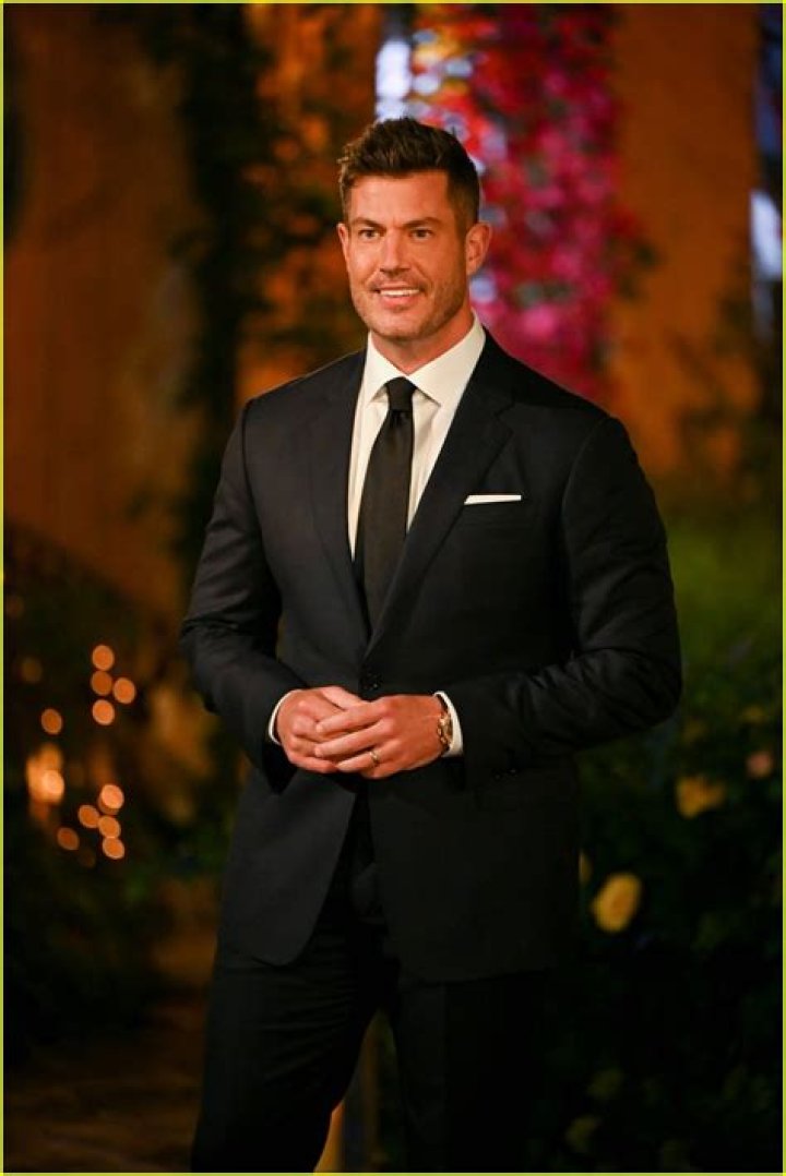 Jesse Palmer The Bachelor host in a suit in front of the mansion
