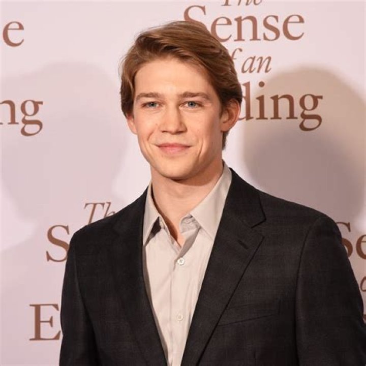 Joe Alwyn Shirtless: A Deep Dive Into The Life And Career Of The Rising Star
