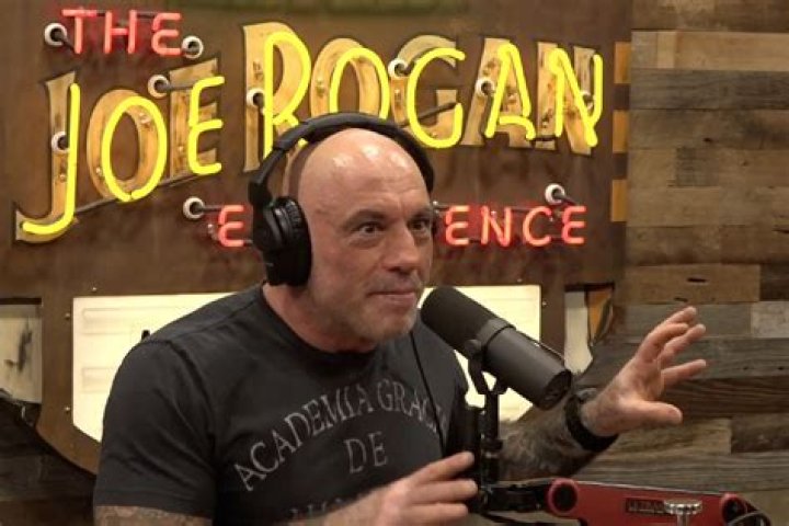 Joe Rogan Mayweathert meg&ouml;ln&eacute; egy sima egyetemi birk&oacute;z&oacute; Totaldamage