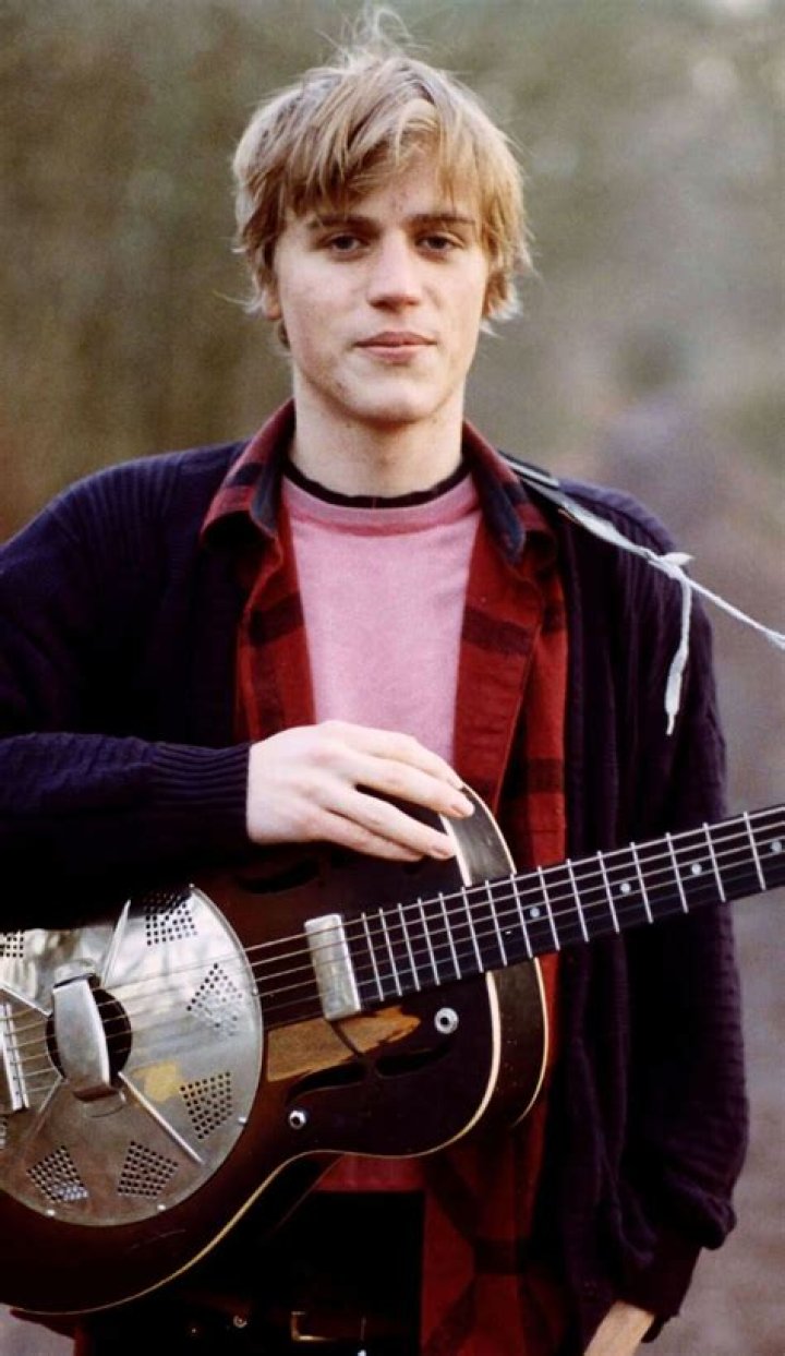 Johnny Flynn's Wife The Actor Fell in Love with Beatrice Minns as a
