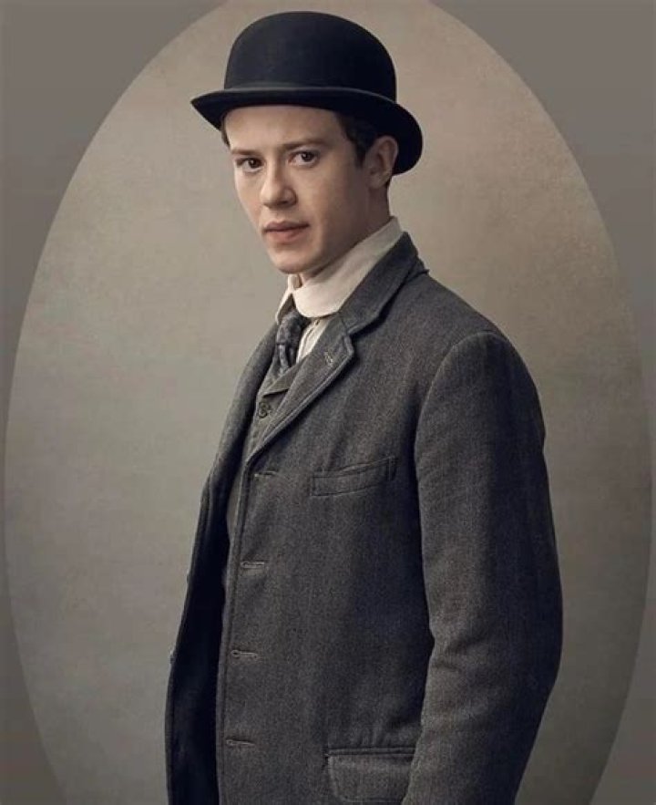 Joseph Quinn Picture