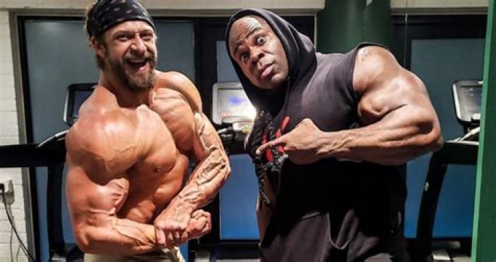 Jujimufu Takes His Game to the Next Level as He Trains Poses with Kai