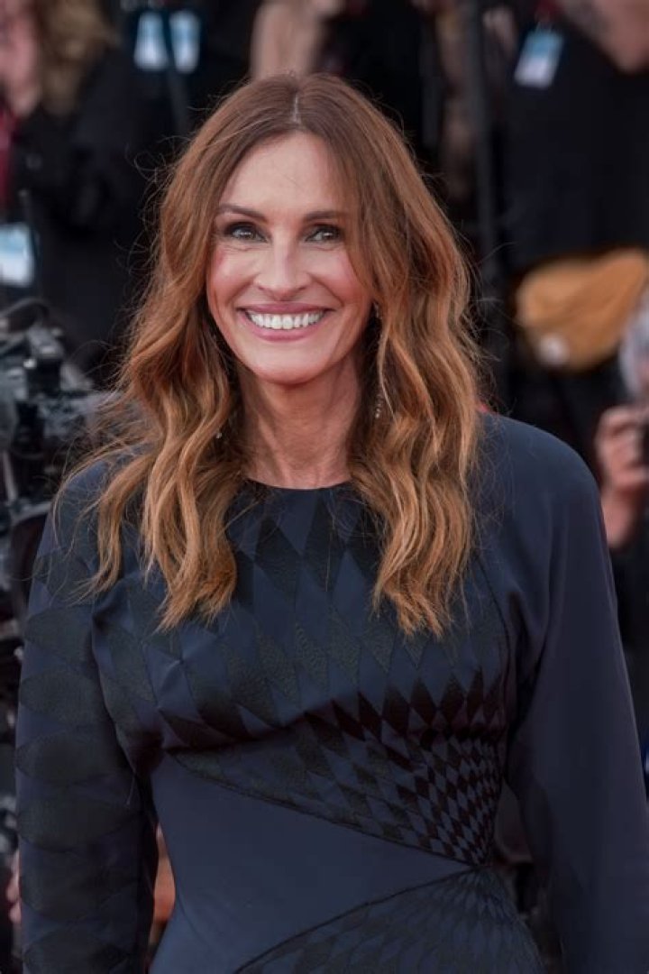 Julia Roberts' Height, Weight, Bio, Measurements & More