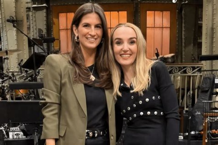 Julie and Kaitlin at a party on The OC