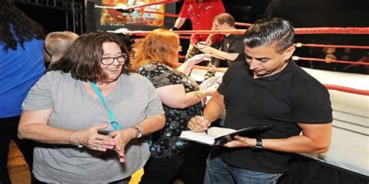 Justin Roberts, IZW, Signing
