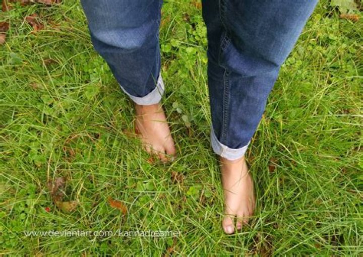 Karinas Feet Barefoot in deep grass by KarinaDreamer on DeviantArt