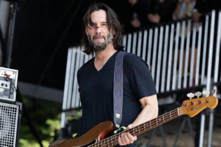 Keanu Reeves as Evan Drake in Cheers (2019)