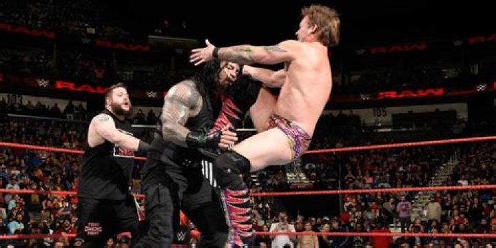Kevin Owens v Roman Reigns Royal Rumble 2017 Cropped