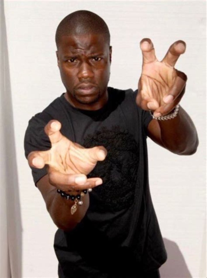 Kevin poses with hand on face in Shameless