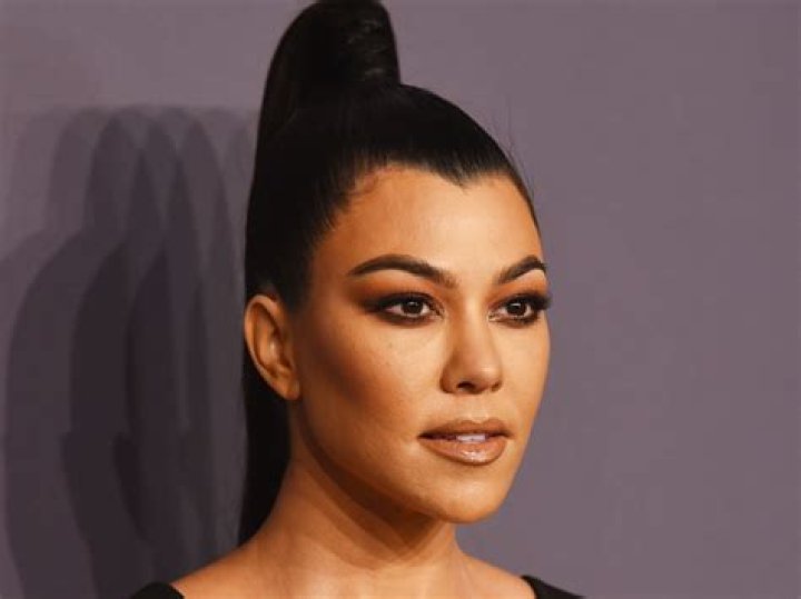 Khlo&eacute; Kardashian Shares Photo of 'Whole Tribe' of Kardashian Kids