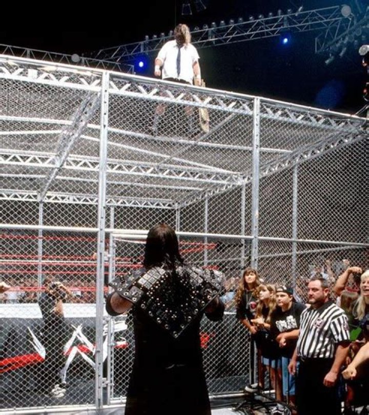 King of the Ring 1998: Too Much and a bottle of Head &amp; Shoulders shampoo